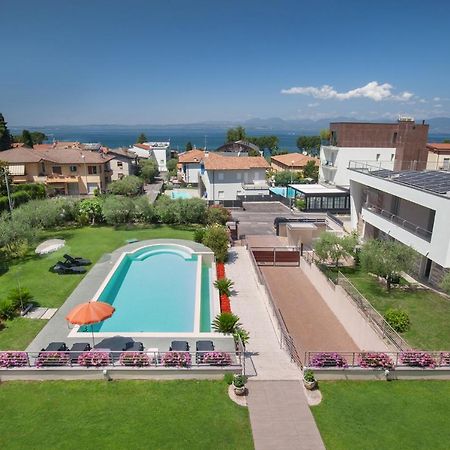 Villa Aurora-Holiday Home Apt3 Бардолино Екстериор снимка
