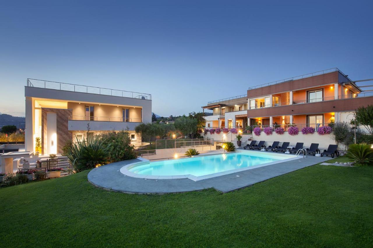 Villa Aurora-Holiday Home Apt3 Бардолино Екстериор снимка