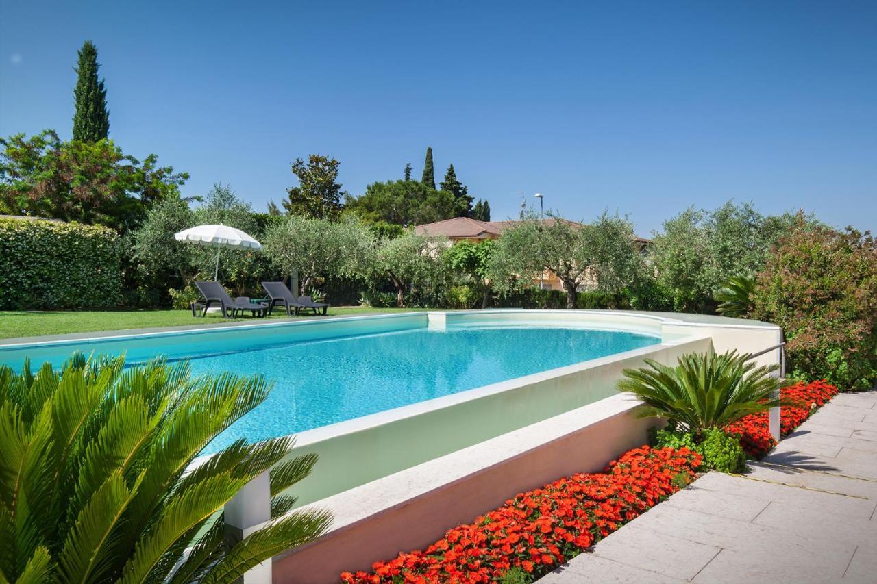 Villa Aurora-Holiday Home Apt3 Бардолино Екстериор снимка