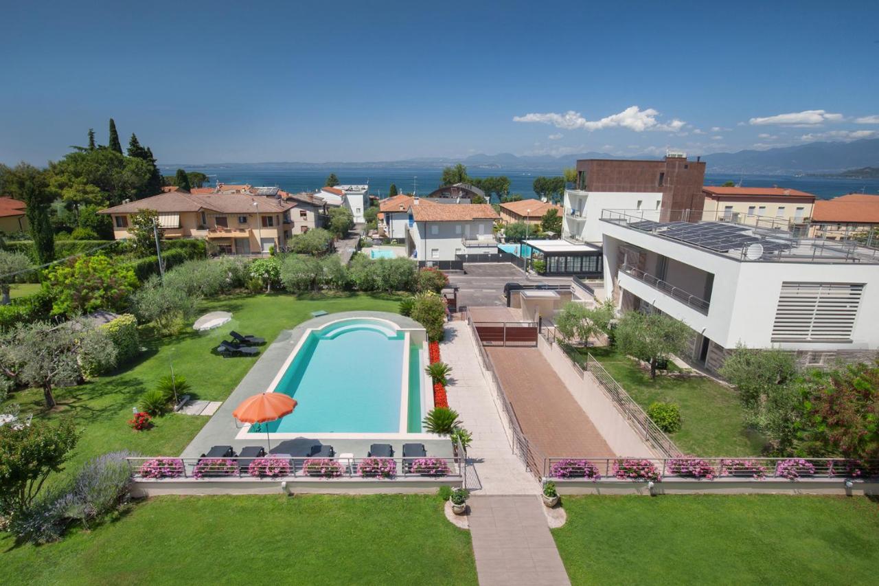 Villa Aurora-Holiday Home Apt3 Бардолино Екстериор снимка