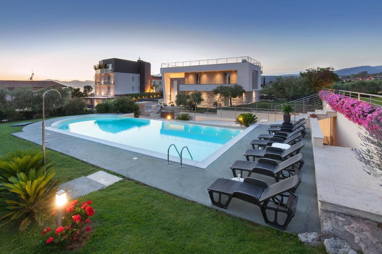 Villa Aurora-Holiday Home Apt3 Бардолино Екстериор снимка