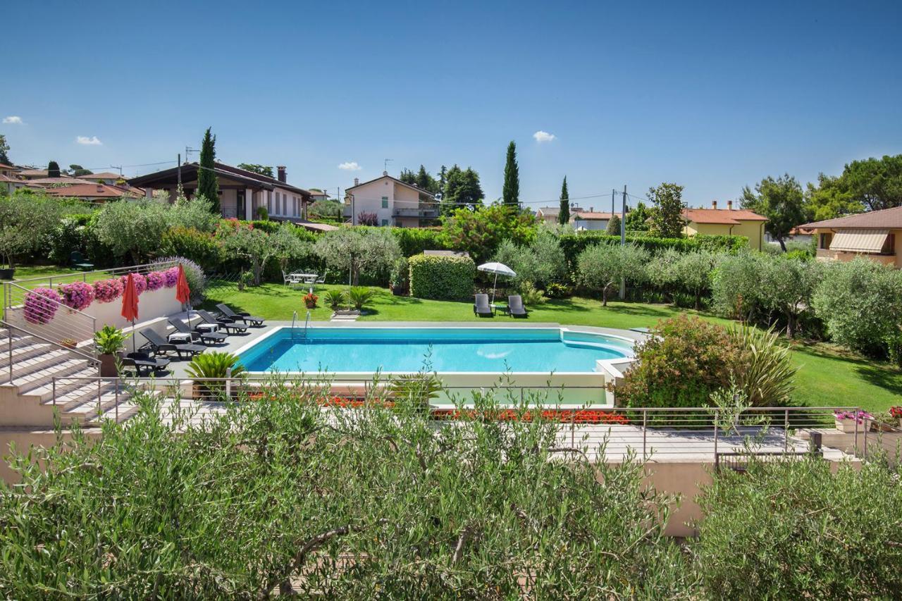Villa Aurora-Holiday Home Apt3 Бардолино Екстериор снимка