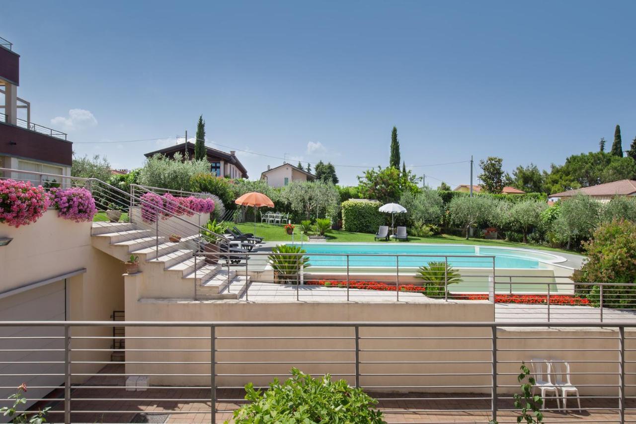 Villa Aurora-Holiday Home Apt3 Бардолино Екстериор снимка