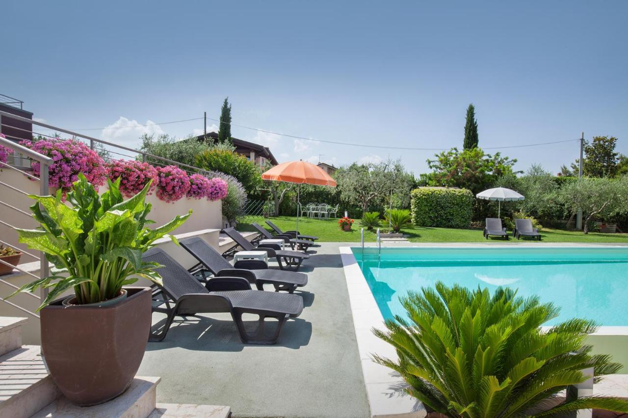 Villa Aurora-Holiday Home Apt3 Бардолино Екстериор снимка